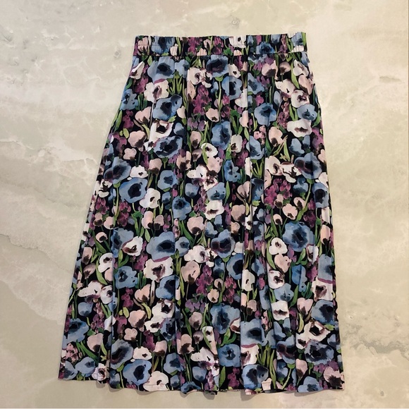 Monki Sigrid ASOS | Floral Button Down Midi Skirt in Blue Poppy Print - Picture 4 of 11